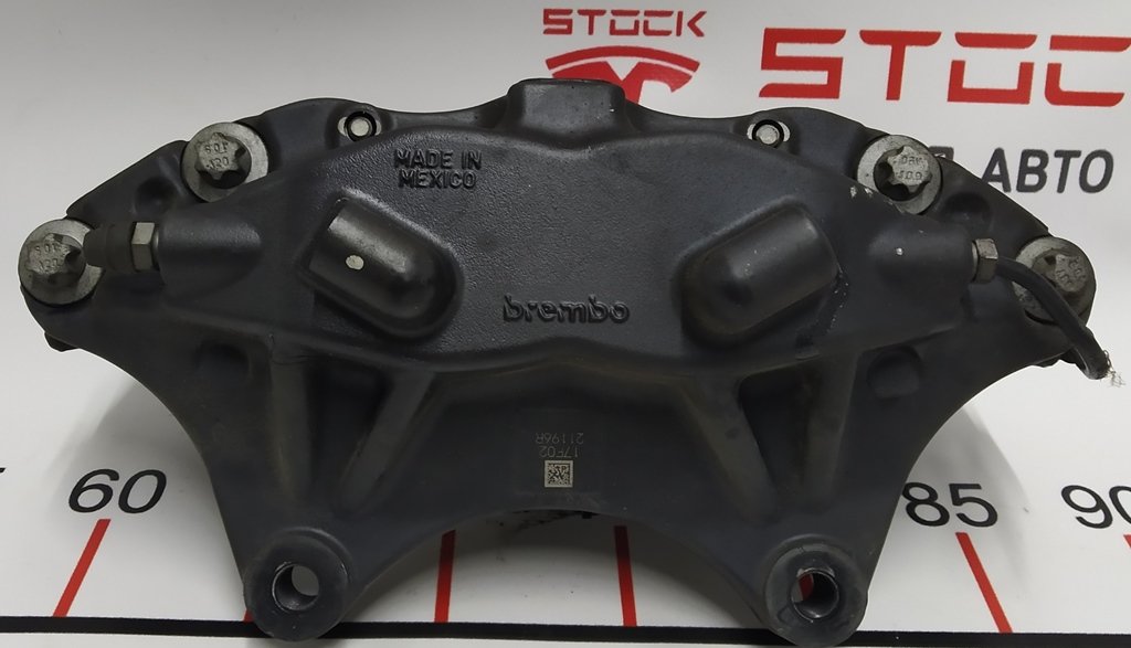1 ماسك الفرامل الأمامي الأيمن BREMBO مع مجموعة الوسادات Tesla Model S، Model S REST، Model X 1042640-00-D، 1007795-00-C